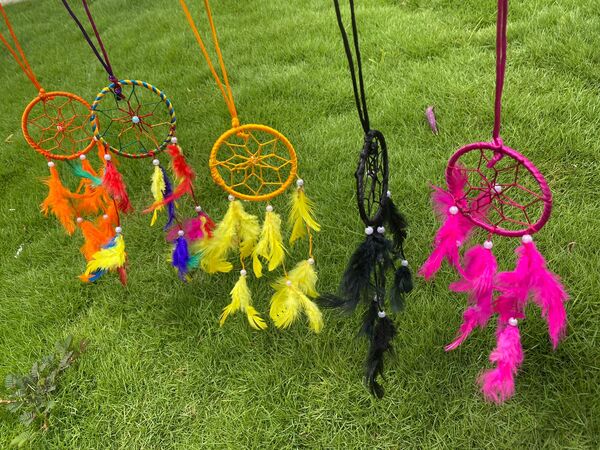 According to Feng Shui scripture, decorating Dreamcatcher creates positive energy in the house. Dreamcatcher should always be placed in the southwest direction. This not only brings positive energy to the house and it also removes nightmares. It also improves the Vastu of our house.