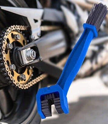 A clean bike chain isn't just for aesthetics—keeping your chain clean will help it perform better, run quietly, and prolong its life. Plus, it'll also keep those dreaded grease stains at bay.