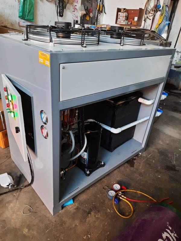 5 Tr Emerson Copland scroll type compressor 1 HP KIRLOSKAR WATER CIRCULATION pumpsiemens make switchgear in the electronic control panelHi Cool make an axial suction-type fan 450 mm 2 numbers Al. FINS AND copper tube type Air Cooled condenser Mild Steel body with powder coatingSS 304 Water reservoir tank of 120 to 130 liter with nitrile insulation of 9 mm12 months of warranty