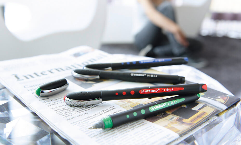 Black has never been so beautiful!The STABILO bl@ck+ is totally modern and really easy to grip. The entire shaft is covered in a non-slip material also used in the automotive industry. The soft surface makes the pen grippier, meaning that it sits well in the hand and can be controlled without applying pressure. The rollerball tip ensures clear, attractive handwriting and high writing speed. A free-ink system with STABILO’s high-quality water-based ink allows hours of writing without scratching – and in six different colors: black, red, green, blue, violet and turquoise. With these colors, the STABILO bl@ck+ opens up new creative handwriting possibilities. Writing beautifully every time, it is something that every student will love but will hardly ever notice