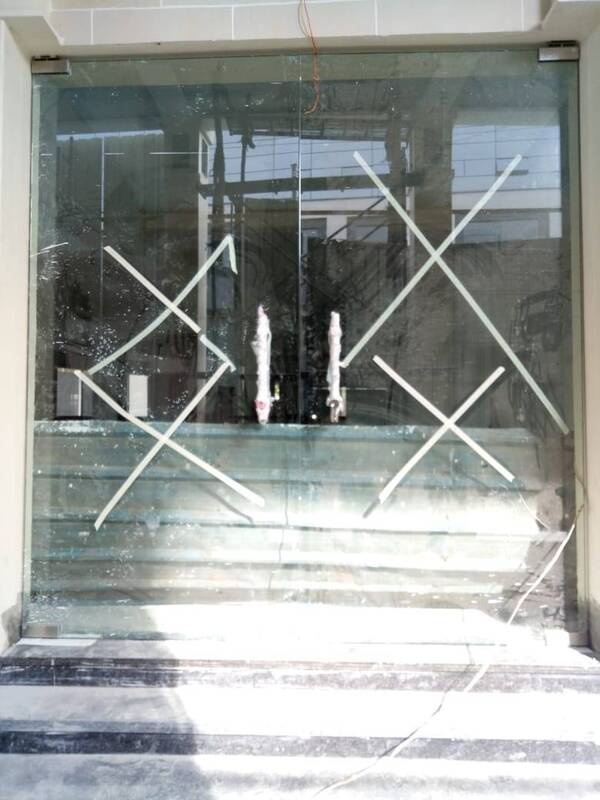 Glass Doors / Aluminium Doors/ Patch Doors