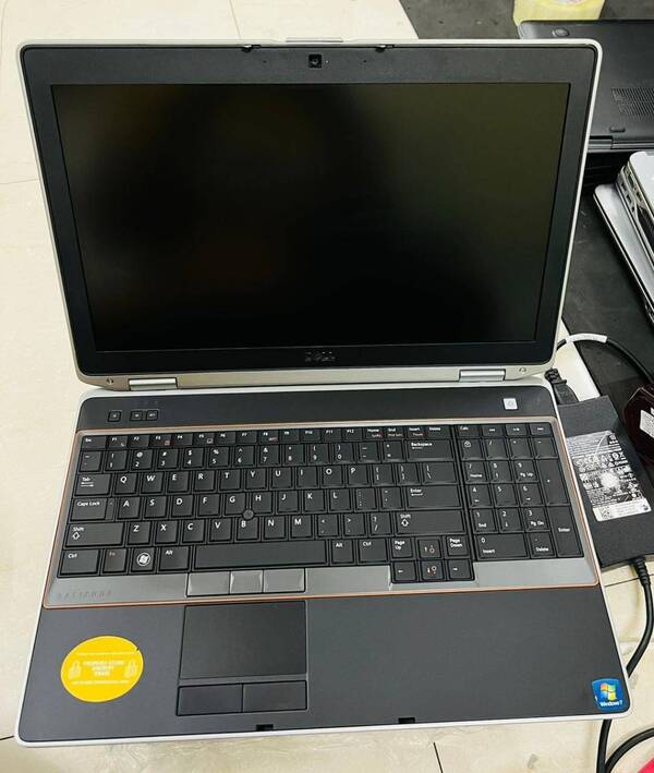 Dell latitude 6520core i5-2nd gen4 gb ram +500 hdd 15.6