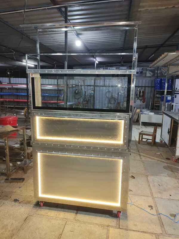 Material:	Stainless SteelBrand    :	Tip TopCounter Shape: RectangularHeight :  5.6-7 ftTop Workbench : Stainless SteelMade in India