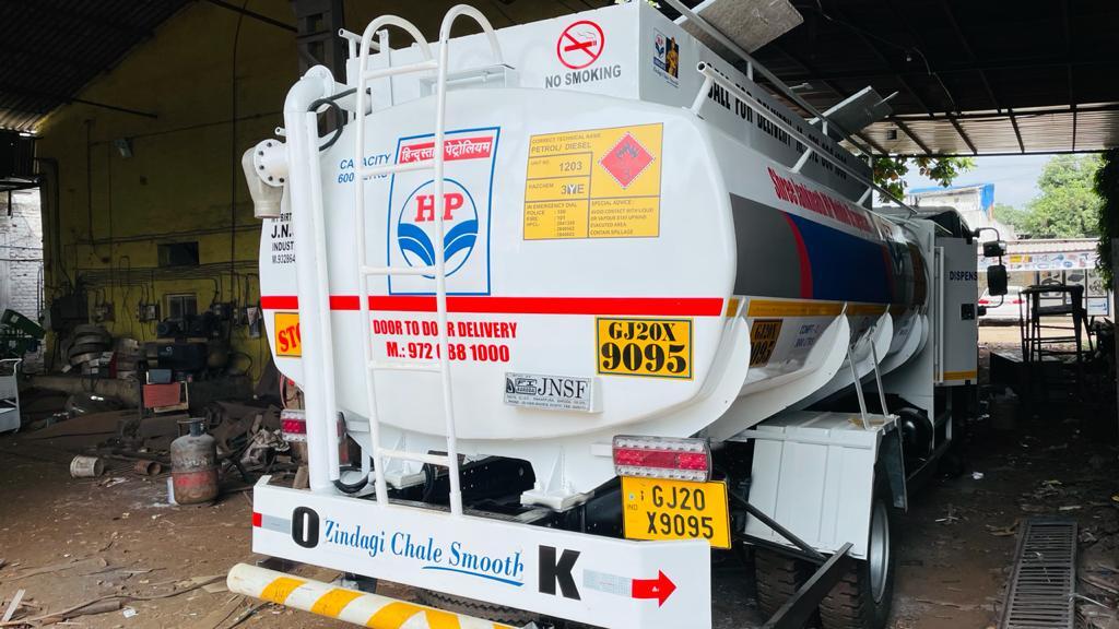 Mobile dispenser should have a valid PESO license, pollution license, calibration certificate, Fitness certificate, Hazardous goods endorsement on drivers license and all other statutory licenses as per MV act.Mobile dispenser should have all the safety fittings as required under the provisions of PESO license and OISD guidelines.