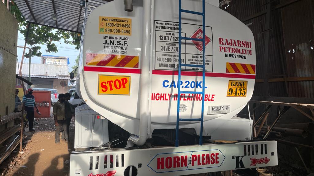 Leveraging on our vast experience and expertise, we are capable of offering comprehensive assortment of Petroleum Transportation Tanker. Manufactured using quality raw material, these are extensively used for transportation of solid and liquid goods in multitude of industries like Dairy, Pharmaceutical, Petroleum and other industries. Moreover, we specialize in offering these tanks as per the diverse requirements of the clients.Highlighting features of our range includes:Dimensionally accurateCorrosion resistanceLonger functional lifeDurableAdditional Information:Delivery Time: 15 days