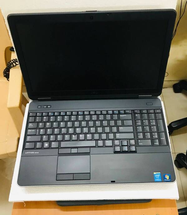 Intel Core i5-4th gen8 gb ram +500 hdd +128 SSD 15.6