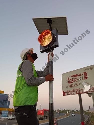 Usage/Application: HighwayBody Material: MSLighting Color: RedSolar Power: 40WColor: RED / YELLOWCountry of Origin: Made in IndiaLighting Type: LEDSolar Power: YesBrand:HeshamMaterial: MSColor: AmberUsage/Application: Road