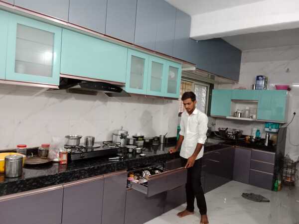 Modular kitchen is a contemporary concept of kitchen which comprises of drawers, cabinets and shelves organized in a manner that saves up on a lot of space. These kitchens are modern and convenient in terms of organizing limited spaces, especially in the apartment-style living spaces of crowded cities.