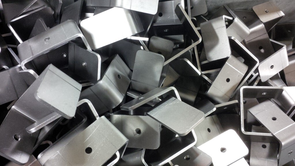 It is a process of freeform punching and processing of a sheet metal workpieces from metal plates. Capble of Multi-operation punching on sheet metal. A particular advantage of Nibbelns compared to laser cutting consists of the possibility of carrying out metal forming processing steps using the same processing machine. It is usual in practice sheets with elements such as (aeration) gills, pull-throughs, etc. to equip.