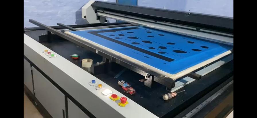 Piezo Technology				The SMRPF-72 offers the latest Epson DX5 Micro				Piezo print head technology. The double row of print				head with 1440 nozzles print screen in black ink of 				1440 dpi, and engraver using black ink, the SMRPF-72				Series is capable of printing in ultra-fine variable				dots from 1 politer to 21 politer, making this 				flatbed one of the highest inkjet engraver on the 				market today.				Salient Features								* Reduction in step for screen preparation means faster output.								* Minimization or elimination of registration issues.								* Minimization of joint problems since the whole screen is exposed at one instance.								* Cost reduction up to 30% is possible due to the minimization of screen rejection.								* Faster preparation of repeat designs as no time is needed to locate the achieve films.								* The quality of designs exposed are far superior to the film based exposing.								