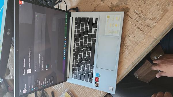 ryzen 58 gb512 ssdWin 11oled display