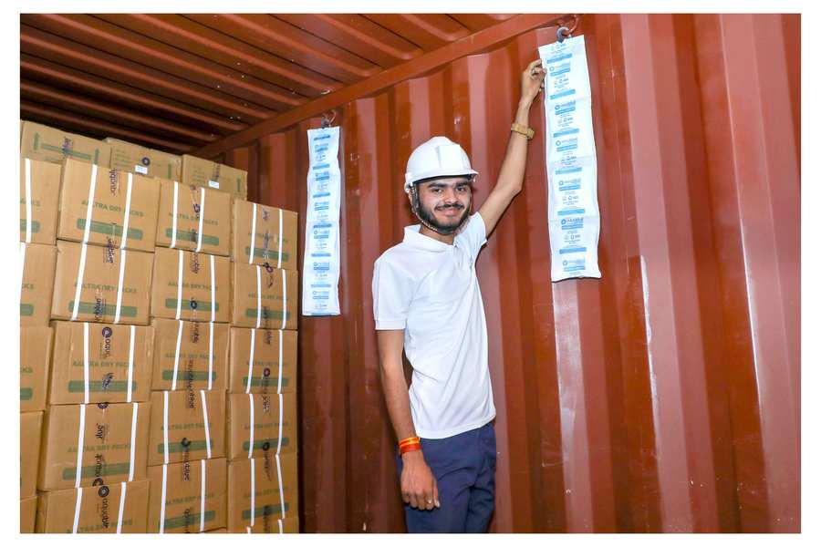 High Quality Desiccant for Container Calcium Chloride Size 1 kg. Packed in Special nonwoven material bond packing