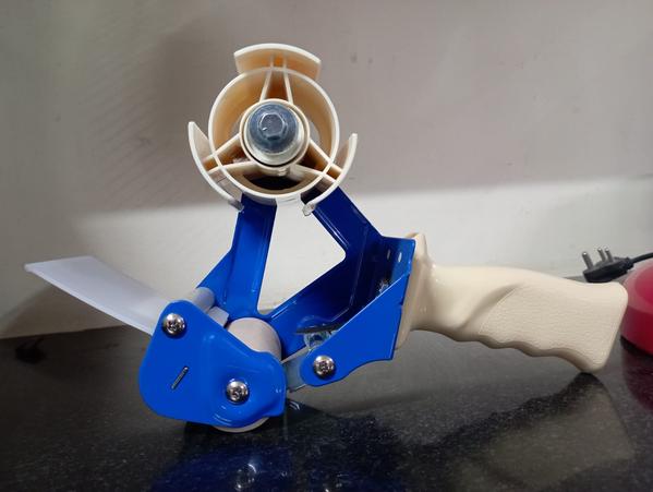 Type:	Handheld.Suitable for:	2” wide tape.Max O.D:	1”,1&1/2”,3” core adaptable.Tension control	Available HD.Pressure roller	Plastic roller.Wiper:	PP.Blades	Galvanized Steel.Body:	Metallic.Total weight without tape:  	Safety Rating and Feature 	No.Handle type:	Rubberized handle grip.