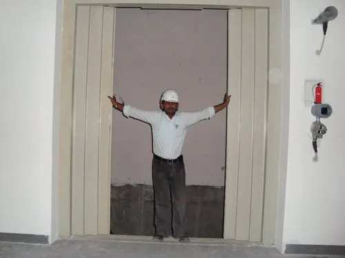 Capacity	7 TonBrand	SrinathUsage/Application	OfficeStructure	Mild SteelMaterial	Stainless SteelMax Persons	15Maximum Load	7 TonWe present a special range of Automatic Glass Liftspecially designed for light loads.Features:DurableHigh performanceSmooth and silent operationEasy to installReasonable PricesPrice range : 400000 to 30,00000 lakh approx