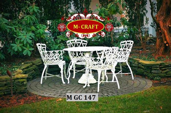 M-CRAFT            OUTDOOR CAST IRON GARDEN ROUND TABLE WITH ARMREST CHAIRS AND MRF PU PAINT FINISHING.