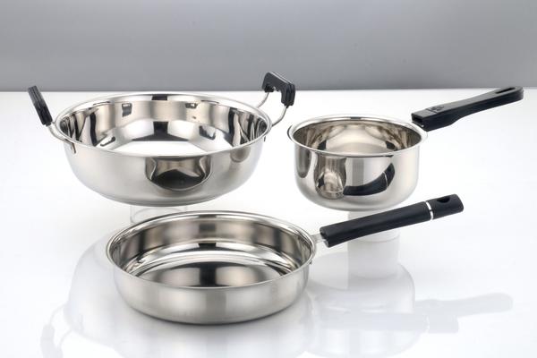 A steel cookware set is a collection of kitchen cookware made from stainless steel, which is known for its durability, versatility, and easy maintenance. A typical steel cookware set includes pots, pans, and other cooking utensils that are designed for different cooking tasks.Stainless steel cookware is non-reactive, meaning it does not react with acidic or alkaline foods, which can cause unwanted flavors or discoloration. It is also non-porous, making it easy to clean and maintain. Steel cookware is compatible with all cooktops, including gas, electric, and induction.A steel cookware set may include various sizes of saucepans, frying pans, sauté pans, and stockpots, as well as lids and other accessories. Some sets may also include cooking utensils, such as spatulas, ladles, and serving spoons.Steel cookware sets are often designed to be stackable and space-saving, making them a convenient option for smaller kitchens or those with limited storage space. They are also known for their even heat distribution, which helps to ensure consistent cooking results.Overall, a steel cookware set is a versatile and durable investment that can provide years of use and enjoyment in the kitchen. It is a must-have for any home cook who wants to prepare a wide range of dishes with ease and efficiency.