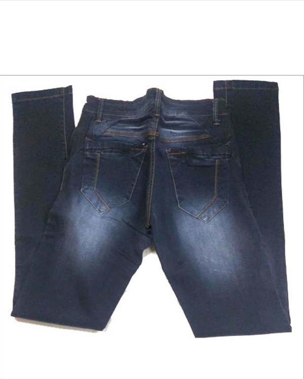 We are engaged in supplying a wide range of Mens Regular Fit Jeans, which are designed by our team of adroit professionals making the best use of pioneering techniques and machinery. These are regular fit jeans suitable to wear for a casual outing, party, hangouts, etc. Made using the finest grade denim, these jeans provide the utmost comfort to the wearers throughout the day. The fabric is very soft and lightweight. The Mens Regular Fit Jeans can be washed at home using a detergent that has a gentle effect on the fabric.