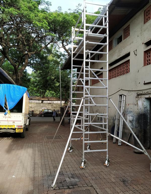 Aluminium ScaffoldingLoad Capacity-200 to 300 kg.Height-As Per RequirementThickness-2 mm/2.5mm/3 mmScaffolding Category-Aluminium Single width ScaffoldingNumber Of Wheels-4Color-SilverMaterial-AluminiumUsage/Application-Construction,Industrial,CommercialSize-2 Meter,3 Meter,4 Meter up to 10 MeterPlatform Size-6*2Wheels-Caster Wheel 6