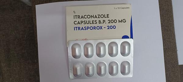 Itrasporax 200mg Capsule belongs to a group of medicines called antifungals. It works by stopping the growth of fungi and is used to treat infections of the mouth, throat, vagina, and other parts of the body including fingernails and toenails. It kills fungi by destroying the fungal cell membrane.