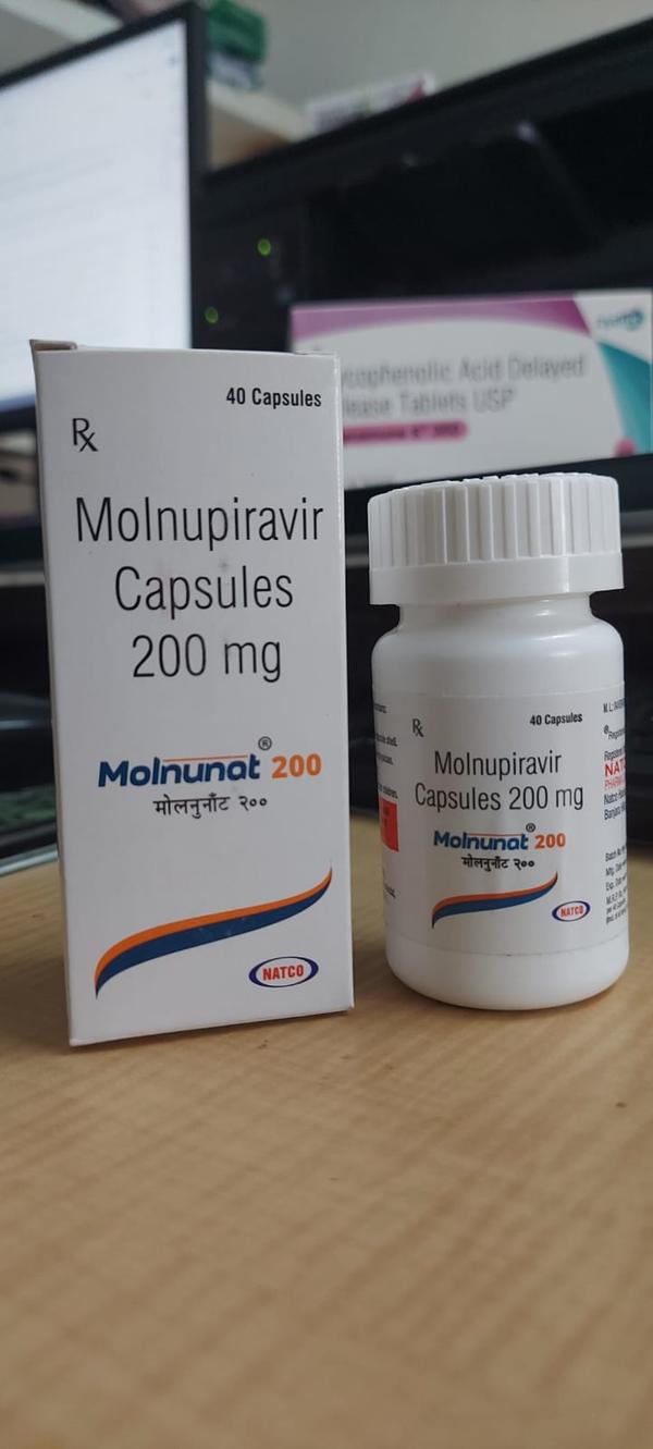 Molnunat 200mg Capsule is the first oral antiviral medication that helps treat mild to moderate COVID-19 in adults. It prevents the virus from multiplying, thereby reducing viral load and disease severity. The drug received emergency use approval from Indian drug regulatory authorities on December 28, 2021.
