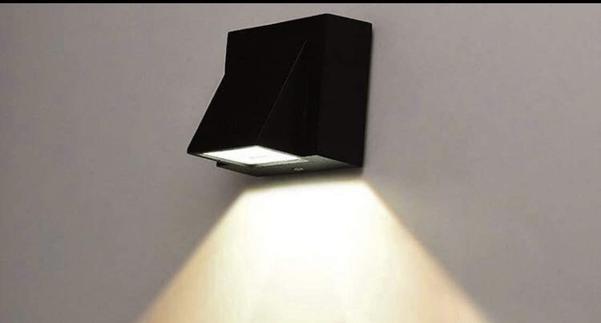 OUT DOOR LIGHT WITH 1 YEAR WARRENTY