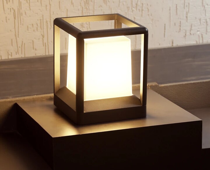 OUT DOOR BOLLARD LIGHT WITH 1 YEAR WARRENTY 