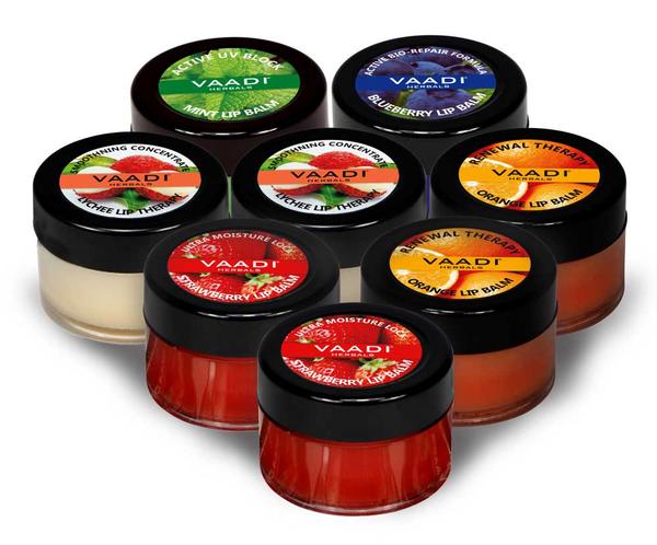 An excellent combination of herbal ingredients, this combination of eight lip balms tempt you with its flavor and fragrance; while pampering your lips with its deep moisturizing property. It gives health and beauty to the lips; while keeping the skin well-protected from harsh weather conditions.