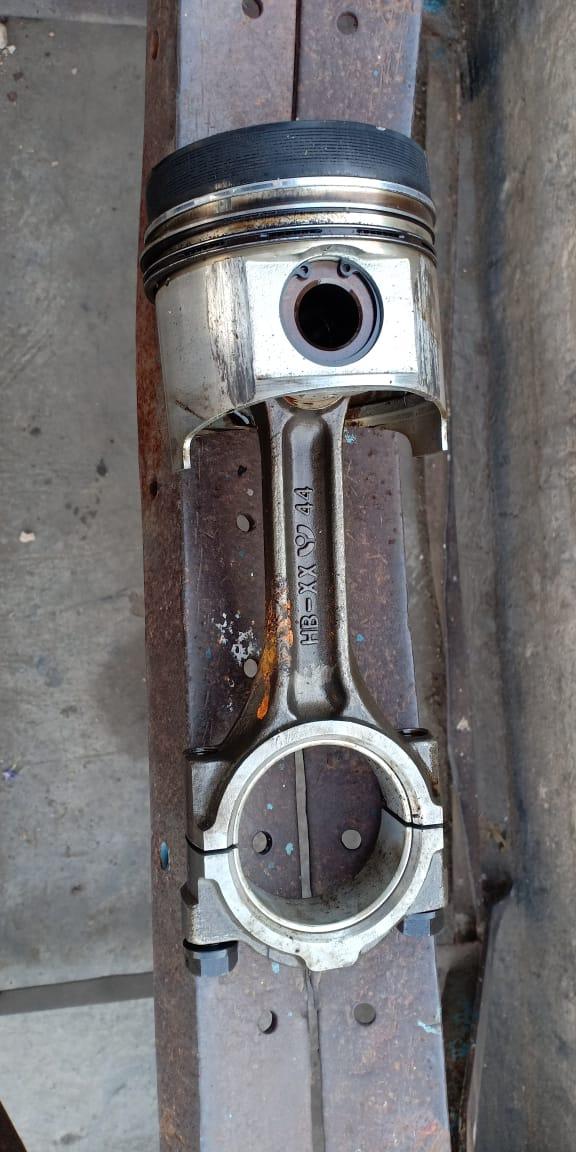 PISTON WITH CONNECTING ROD