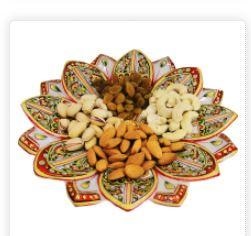 This lotus-shaped marble base serving tray is an exquisite KGM Stone work of craftsmanship on marble stone from the pink city of Rajasthan.