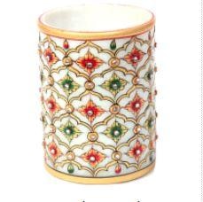 The fine meenakari beads artwork adds to the dazzle and beauty of this mesmerizing symbol of artistry. Best Return gifts for a retirement party.This magnificent marble handicrafts pen stand adorned with beautiful minakari craftwork in the bright colors of golden, green and red on a white background can add grace to any office table. The fine beads work adds to the dazzle and beauty of this mesmerizing symbol of artistry. Perfect for office gifts!