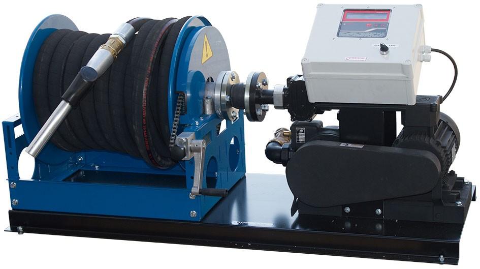High flow supply kit with mechanical meter and hose-reel.Flow: from 200 to 400 l/minAssembly:with or without hose-reelwith or without litre presetFEATURESMETERMGI-250 · Accuracy: ±0.5 %PUMPBedplate vane pumps of high flow, self-suction, positive displacement, constant flow, inaudible and heavy-dutyThe transfer is quick, uniform and inaudibleThe pump has built-in bypass valveELECTRONIC DISPLAYGE · Display with hose module