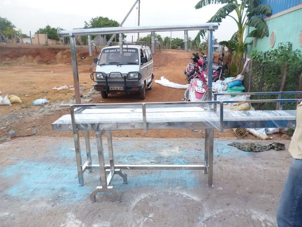 BT can filling machine for using manual valves with chain conveyor