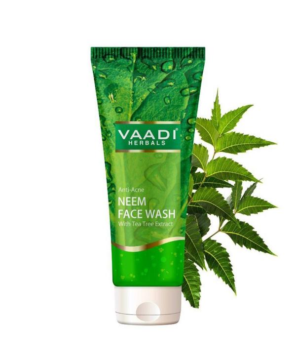 Vaadi Herbals Anti-Acne Neem Face Wash withtea tree extract is a double-action formulation.It controls acne by regulating sebum (oil)production, and killing acne-causing bacteria. Neem's antibacterial and astringent actions also unclog pores and prevent recurrence of acne. Antioxidant tea tree extract helps acne lesions heal faster and soothes skin, while itsantimicrobial activity controls infection.Key features:- Acne-clearing facial cleanser formulated togive you clear, blemish-free skin- Infused with the goodness of antibacterialagents like neem and tea tree extracts- Reduces acne breakouts, soothes rednessand irritation- Deep cleans pores and slays acne-causingbacteria- Controls excess oil and keeps pores fromgetting clogged- Suitable for oily, acne-prone skin types- Paraben-free product made using plant-based ingredients- All Vaadi Herbals products are organiccertified and not tested on animalsKey ingredients:• Neem: Regulates oil production, kills acne-causing bacteria• Tea tree extract: Reduces sebum production, kills bacteria and soothes skin