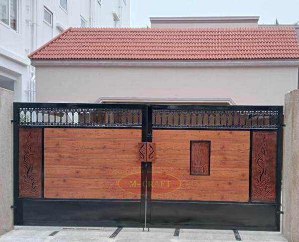 M-CRAFTHPL OPENABLE MAIN GATE WITH MS-HOT DIP GALVANIZATION AND MRF PU PAINT FINISHING.