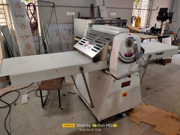 Product Details:Power:	1 HPCapacity:	4 - 4.5KgMachine Body Material:	Stainless SteelSize:	130