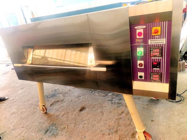 Product Details:Type:	Spiral MixtureOperation Mode	: Semi-AutomaticVoltage(Volt):	220VMachine Body Material:	Stainless Steel