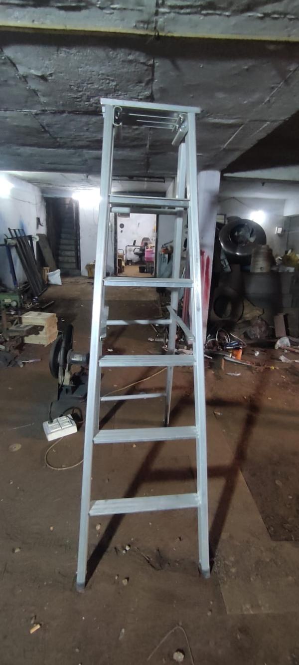 ALUMINIUM LADDER
