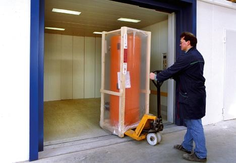 Manufacturing and exporting high quality goods lift machines by experienced industry experts working with premium quality factors with latest technology.We ranked top by manufacturing superior quality of Goods Lift Machines which well known for its outstanding finish and quality products. We manufacturing high quality Goods Lift Machines which used in Industries to lift large, heavy loaded materials and transport them at different floor surfaces. We are manufacturing based on customer requirements with leading-edge technologies and team experts.