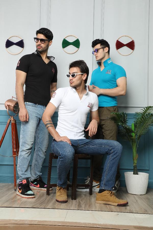 • Brand Name - Moments • Article Name/No. - Men’s Double Collar Half Sleeve Polo T-shirt• Cotton Blend Fabric For Comfort• 1x1 Rib On Collar And Cuffs•  Size : Free Size (Body Fit