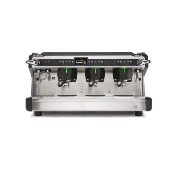 Classe 20 raises the status of the category in terms of both performance and functionality, introducing a revolutionary system to control temperature stability, an intelligent interface and an entirely different approach to diagnostics.Classe 20 raises the status of the category in terms of both performance and functionality, introducing a revolutionary system to control temperature stability, an intelligent interface and an entirely different approach to diagnostics.Group head display & 4.3´´touch screen.LED Iluminated Group working area.Aesthetic customisable RGB lights group covers and front panel.Advanced Diagnostics interface.Snap&Share using dedicated Rancilio mobile app.LED lights in the work area.Cup warmer with adjustable temperature.