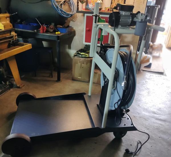 VE-PLC MOBILE BARREL TROLLEY WITH DISPENSING UNIT. COMPLETE TROLLY OF M/S METAL WITH FRONT WHEEL 360 DEGREE MOVING AND BACK WITH ONE DIRECTION TOTAL 4 WHEEL WITH BREAK SYSTEM ON WHEEL AND COMPLETE TROLLY WITH POWDER COATING.WITH DISPESING UNIT WITH HOSE REEL.