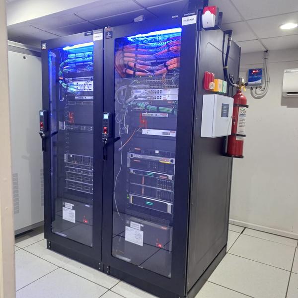 VERTIV smart Racks Vertiv Smart Cabinet offering42U or 47U IT Rack800mm width1200mm depth1Tr or 2Tr cooling depending on IT load inside rackUPS 3/6/10kVA depending on IT load inside rackRDU for monitoring Temperature and humidity sensorWater leak detection Smoke sensorDoor opening sensorAccess ControlOptional Novec1230 based fire suppression system Electrical POD and internal cabling