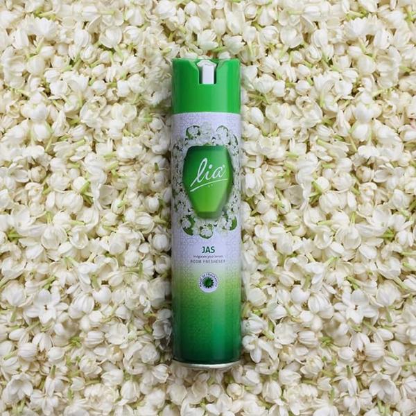 Make your home an abode of calm and joy with Lia Air Fresheners. These long-lasting cans invigorate your living spaces by eliminating odour thoroughly and infusing them with an enticing freshness. Home is where the heart is, and why not if it smells so refreshing. Lia Air Fresheners come in a consumer-friendly spray-through cap for ease and safety. Get the confidence of knowing that your home is always welcoming and pleasurable for family and unexpected guests. It is available in fragrances like Rose, Jas, Lavender, Chandanam, Lemon Burst, Sea Shore.- Room Freshener with the luxurious fragrance of Jasmine to keep your living spaces fresh and sweet-smelling- Fragrance: Relaxing, Refreshing, Jasmine Floral Fragrance- Delivers 500 sprays of 2-3 secs each- Long-lasting, refreshing fragrance- Made for All Living Spaces (air-conditioned/temperature controlled room, Smoking area, Bedroom, Lobby, Reception Areas, Hotel lounge, Waiting Rooms, Store rooms, godowns, gyms, factories, clinics, studios)How to Use:1. It can be used in Kitchen, Bathroom, Room, Pet area, Smoker's area, Car interior, Hospital, clinic, School, Lobby, Hotel, Store room, Factory, Gym etc.2. Close all the windows and doors of the room.3. Shake well before use.