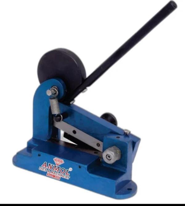 This is a strip cutting machine and both knives of WPSIn this machine you can cut all the wires and cables to sizeThis machine is made in bood  quality