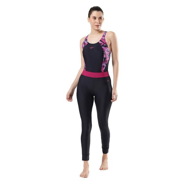 Active Contrast CapriThis active Capri from our women's Swim Active collection works hard to protect you from the sun’s harmful rays. It features a secure and comfortable wider waistband and offers the perfect technology for a hot day t the beach or pool.Features• Drawstring around waist for enhanced fit and security• All purpose wear - for swim, gym or leisure• Higher chlorine resistance than standard swimwear fabrics - fits like new for longer with CREORA® HighClo™• Shape retention fabric• Sun Protection - UPF 40+Fabric Description: Endurance®10Fabric Composition: 80% Nylon, 20% Elastane(Creora® HighClo™)