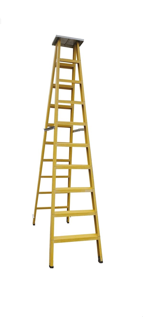 This is a fiber glass ladder, it is a ladder for electrical work, while working with it, the person does not get electric current and the person doing the work can work with this ladder without any worry, for as long as he wants, this ladder is very useful. It is strong and durable and is made available at a very reasonable price by Amit Quality Products Company SIZE 10FT.