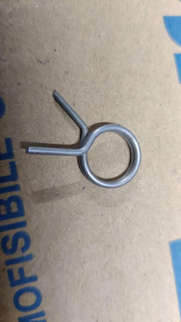 wire clip for various types of pipe locking 