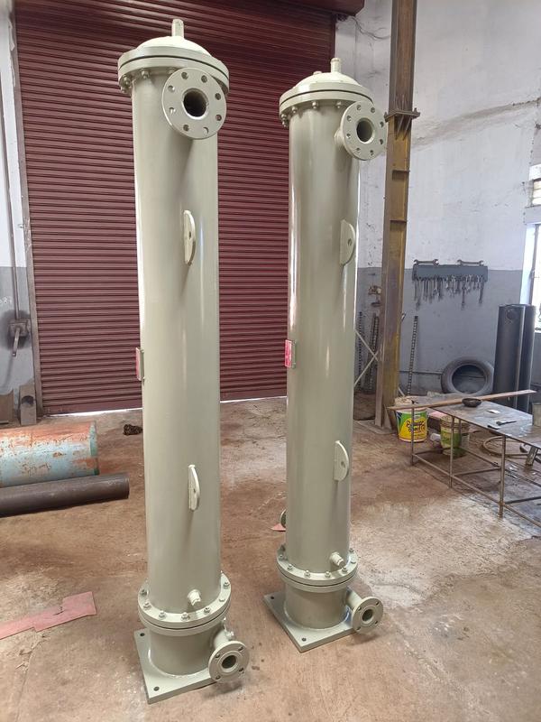 Shell and tube steam condenser