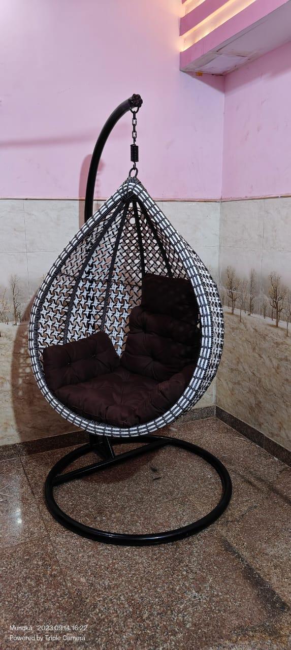 Embrace solitude in style with our single-seater jhula. Crafted for comfort and elegance, it's the perfect sanctuary for moments of reflection. Swing gently, feel the breeze, and let your worries drift away.