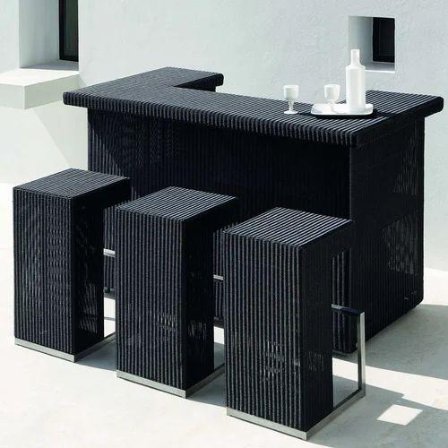 Elevate your entertaining experience with our sophisticated bar set. Designed for both functionality and style, it's the ultimate addition to any home or event space. Mix drinks with flair and create unforgettable memories with ease.